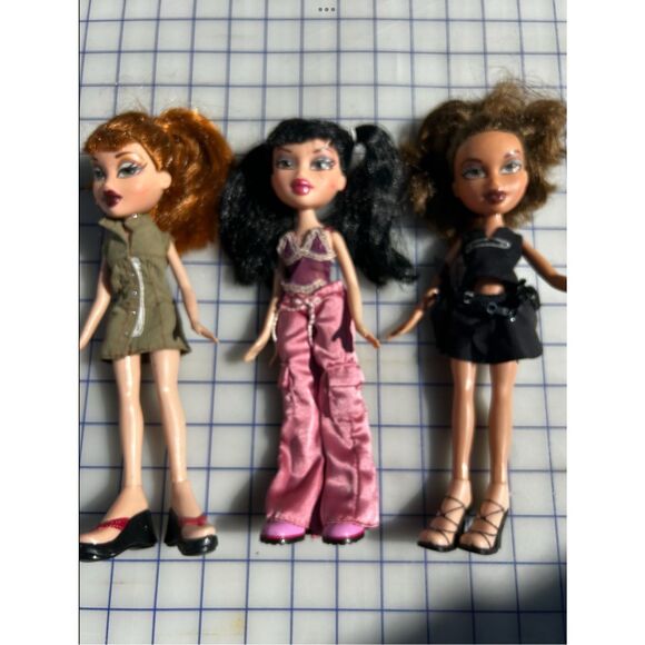 Bratz FASHION DOLL BUNDLE 3 girl bundle Jade Meygan Yasmin Vtg 2000  23203 - Picture 1 of 1
